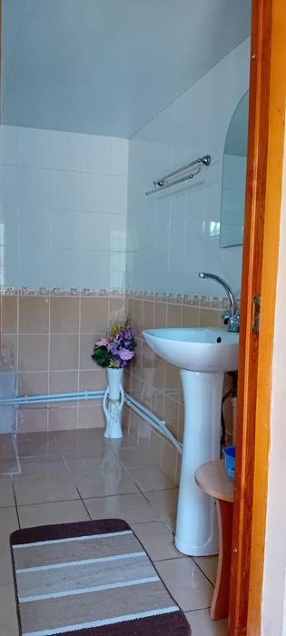 Продаётся участок с двумя домами. Площадь участка 20 соток.