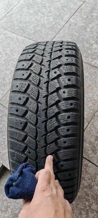 Зимние шины 4штуки Корея . Можно с дисками  цена другая будет!