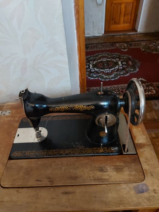 Швейная машина тумба