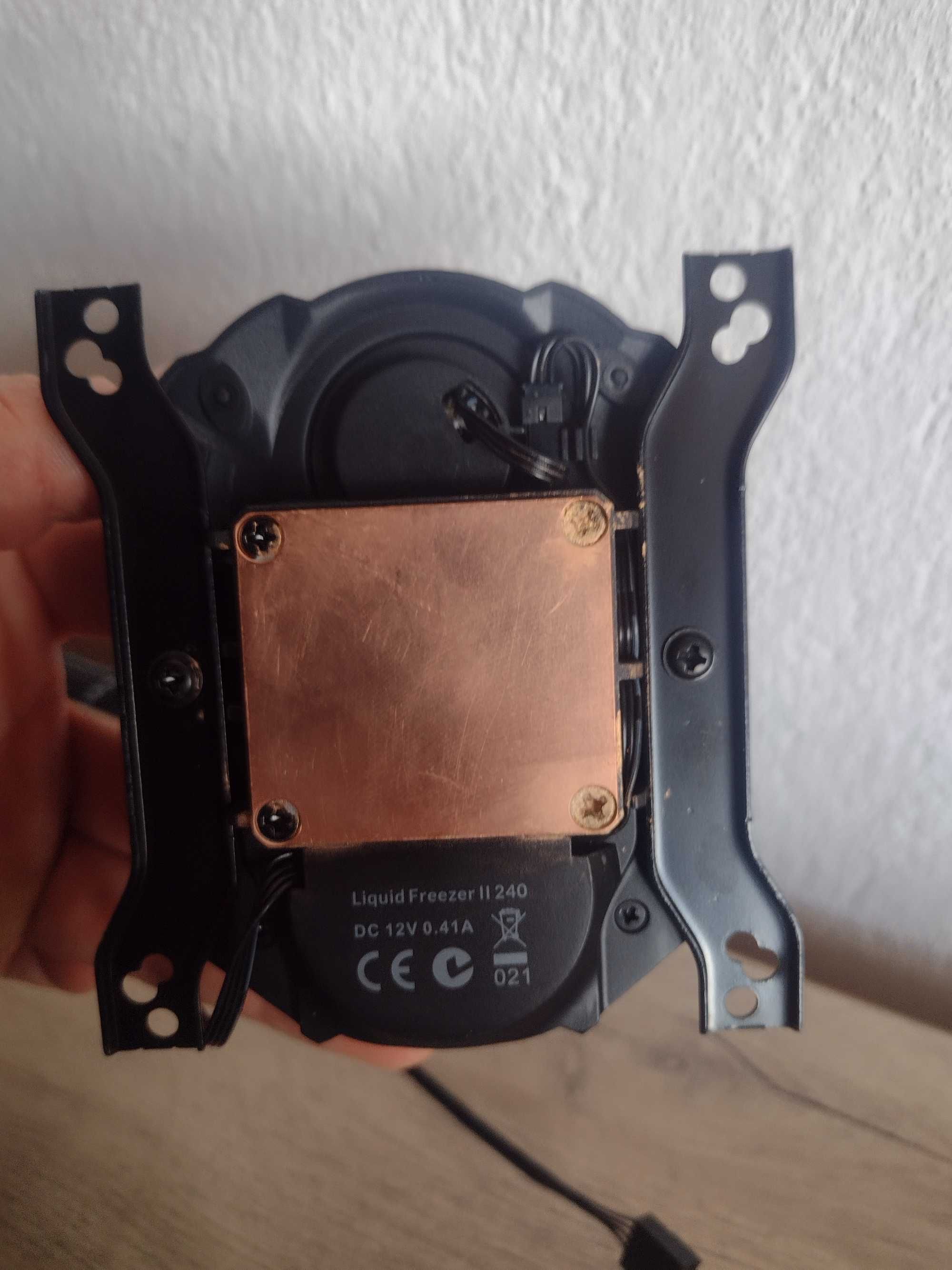 2 броя водни охаждания за компютър Arctic и NZXT