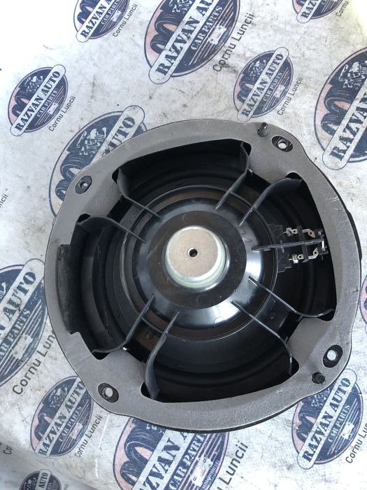 boxa stanga fata audi a3 8v