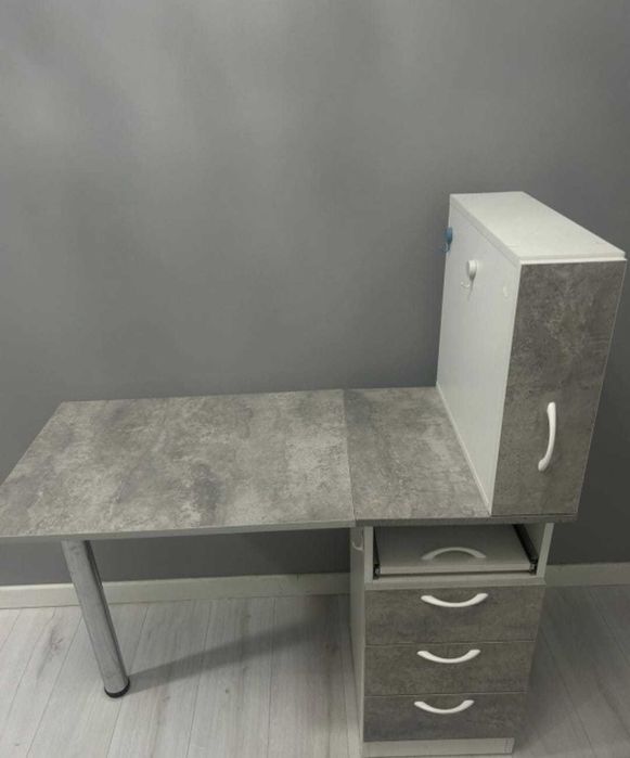 Срочно продам маникюрный стол