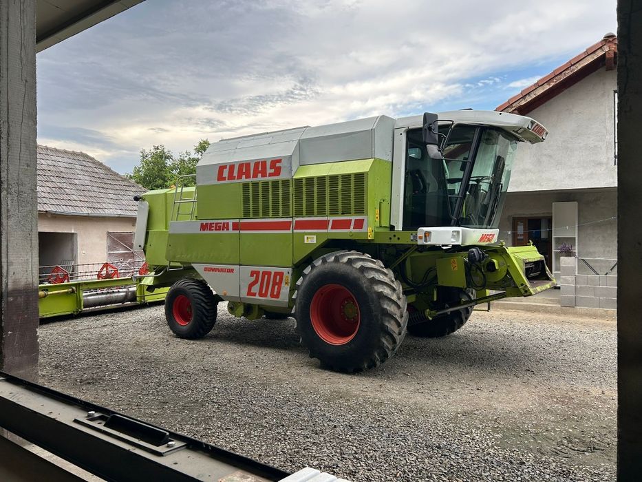 Combina Claas Mega 208
