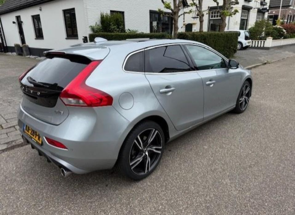 Volvo V40 R-design BI-XENON, leduri, navi, trapa