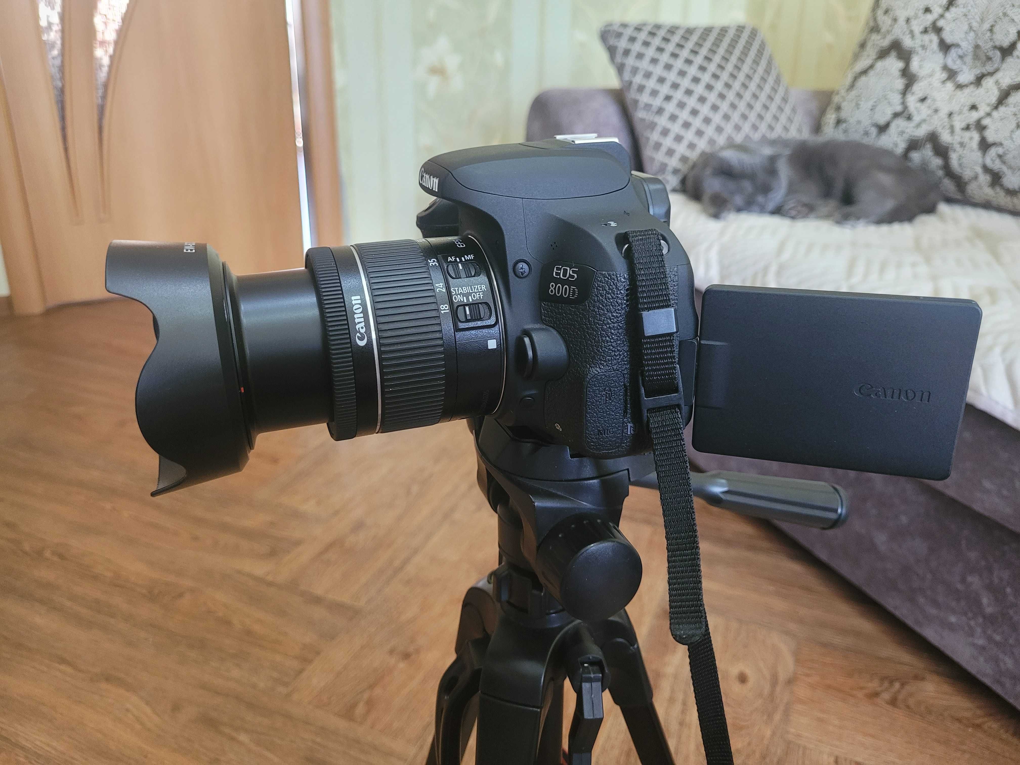 Canon 800D с объективом