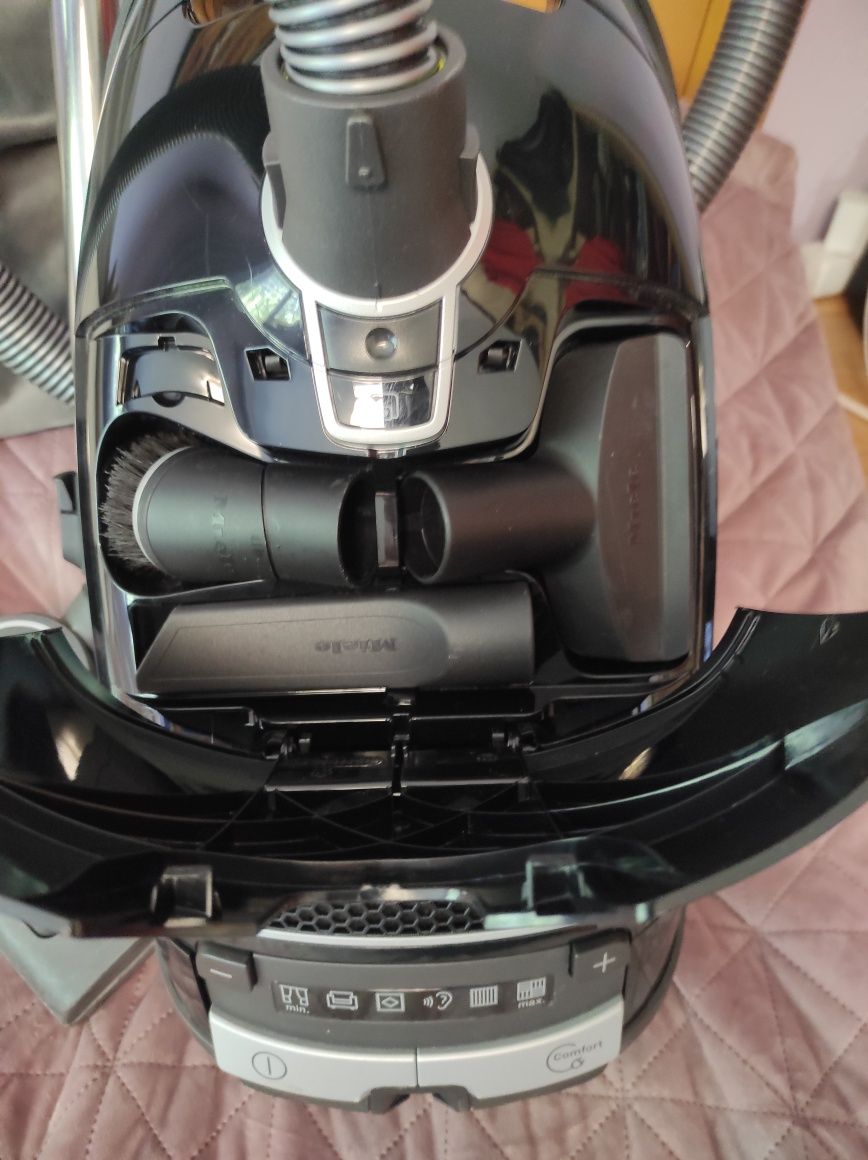 Прахосмукачка Миеле / Miele Complete C3