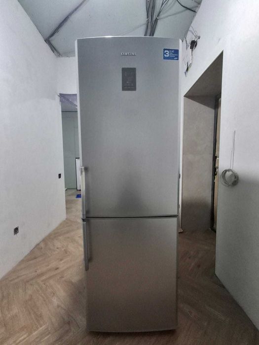 Холодильник Samsung