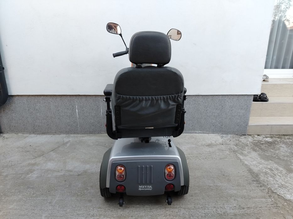 Cărucior scuter electric persoane cu dizabilități