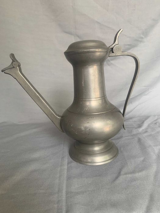 стар калаен  чайник