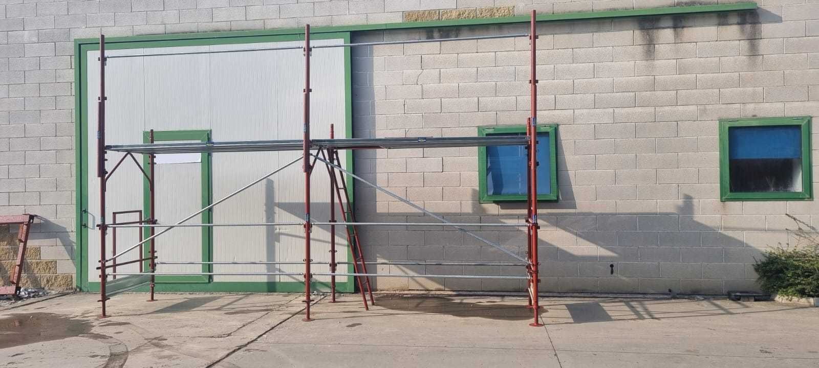 Schela metalica de exterior pentru constructii cu pas de 2,5 m