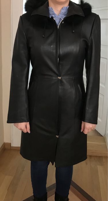 Haina de piele ca noua