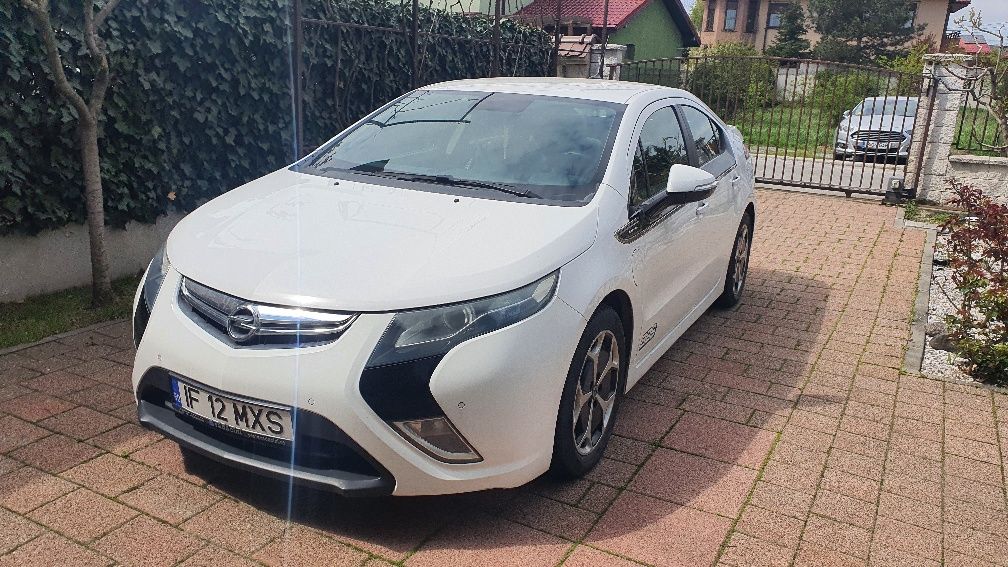 Opel Ampera hybrid