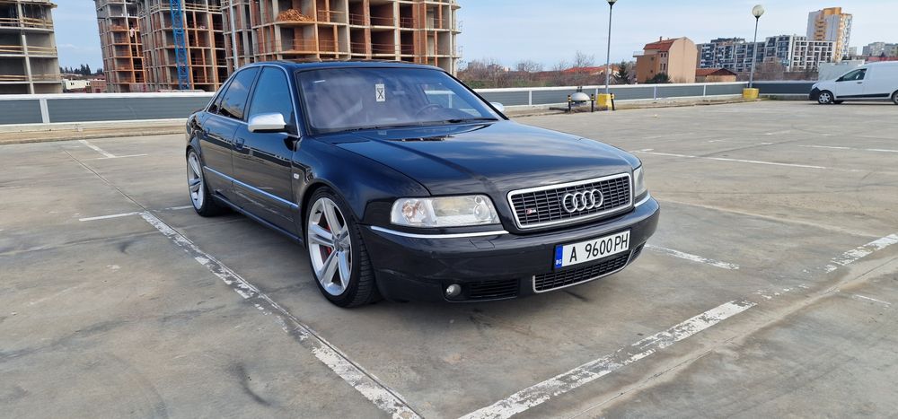 Audi s8 d2  2002