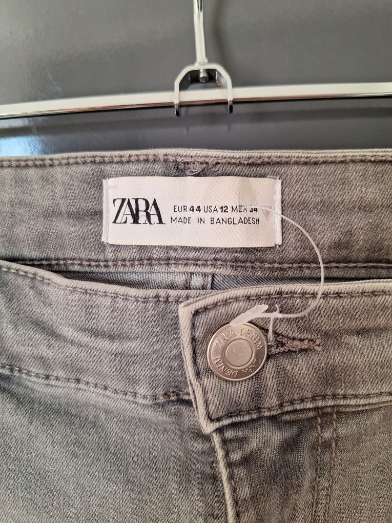 Светло сиви дънки ZARA 44размер