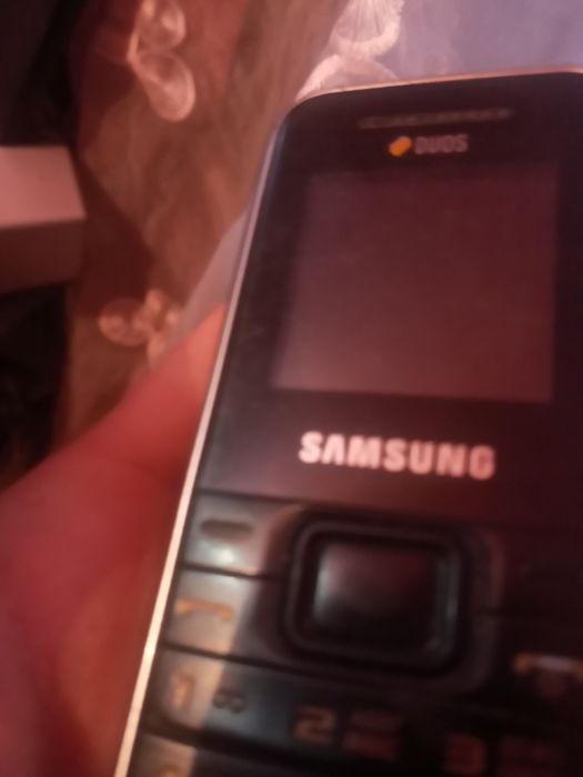 Продам сотовый телефон Samsung кнопочный двухсимковый