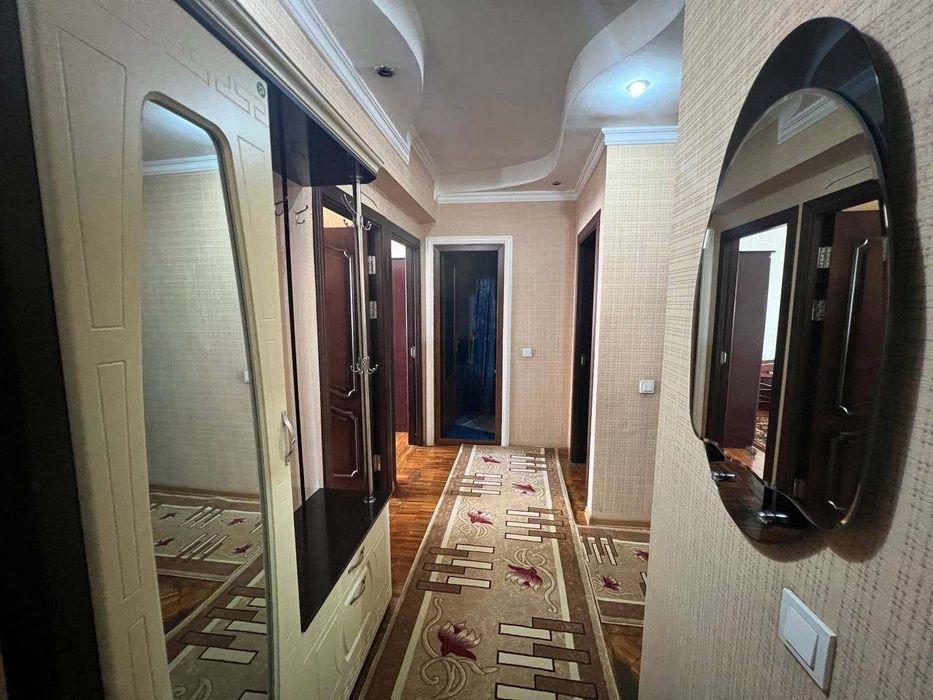 Срочный сдаётся квартира шайхонтохур район навоий Коча 3 комнита