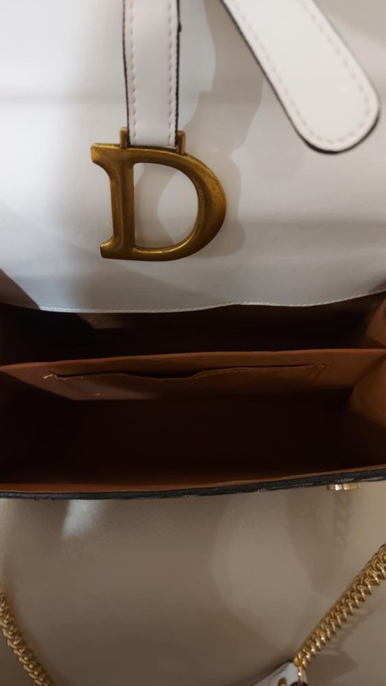 Чанта Dior.