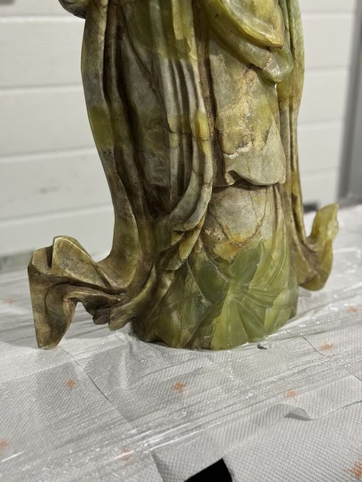 Statueta chinezeasca din jad verde