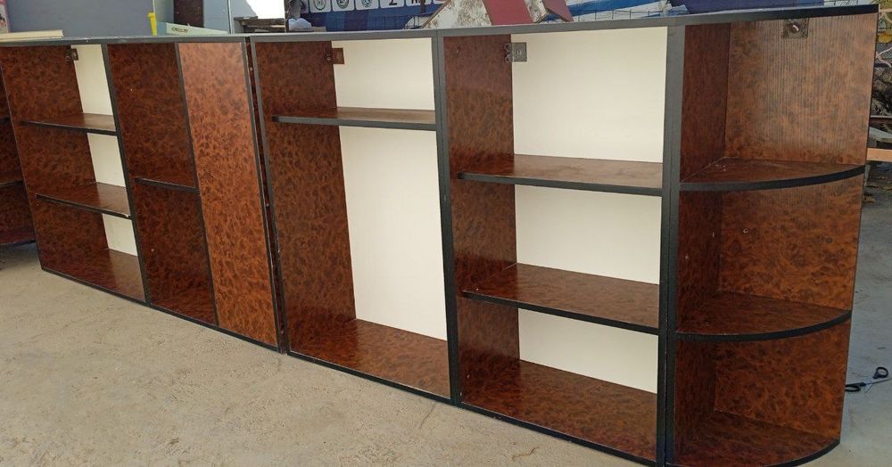 Продам свои кухонные мебели очень хорошее состояние прочный материал