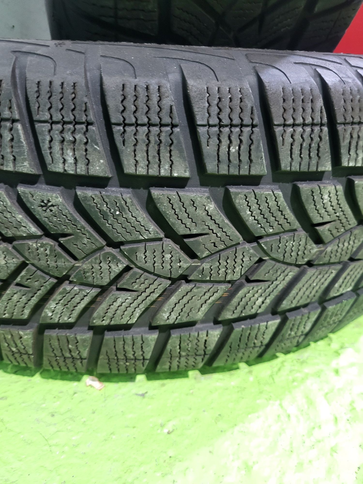 2 бр зимни 225/65/17 Goodyear зимни гуми