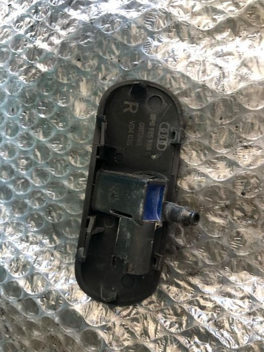 sprituitoare parbriz dreapta audi a3 8p 2010