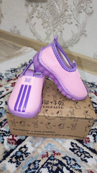 Продам детскую обувь
