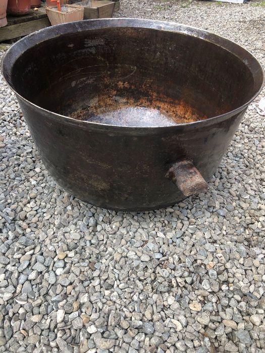 Vând ceaun din fontă