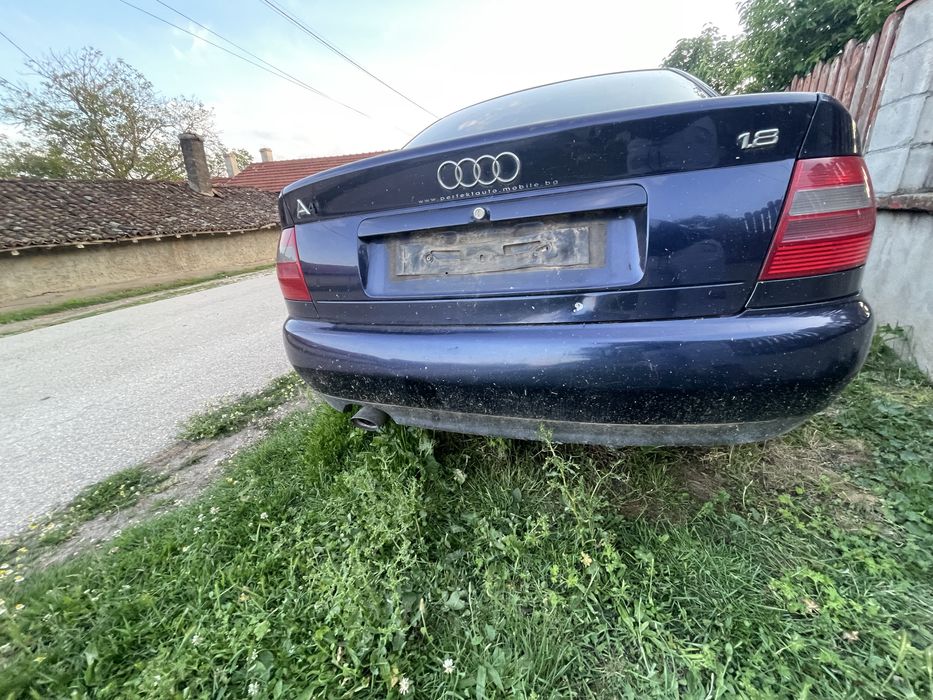 Продавам ауди а4 на части 1.8 бензин