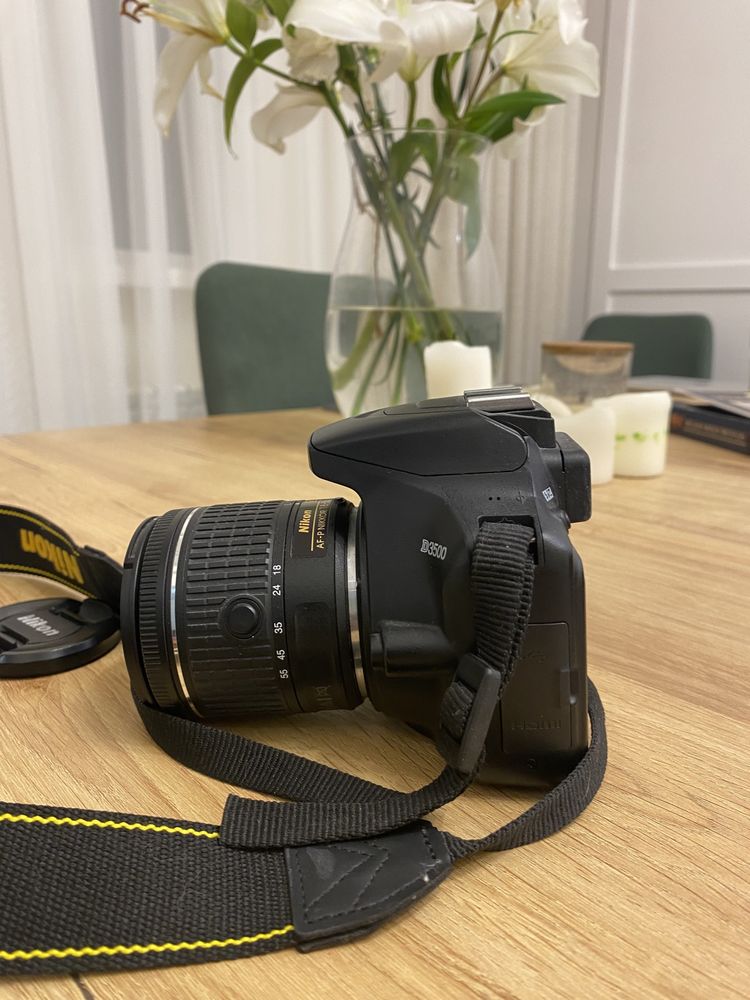 Цифровая зеркальная фотокамера Nikon D3500 + карта памяти в подарок