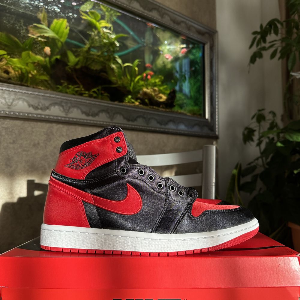 Jordan 1 satin bred( nu dunk nu yeezy)