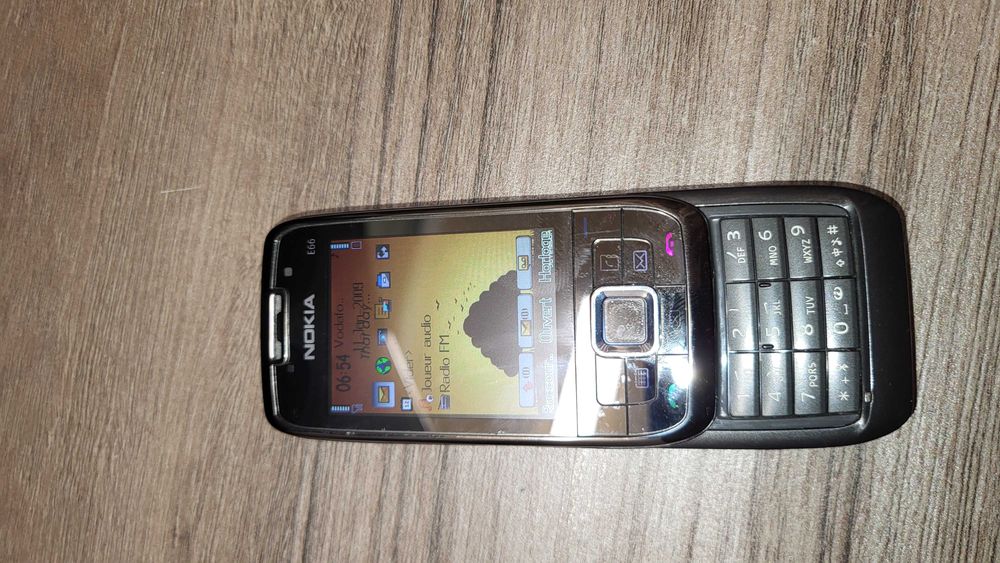 NOKIA E66 telefon fuctional liber de retea