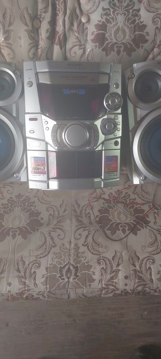 Продам музыкальный центр с блютузом