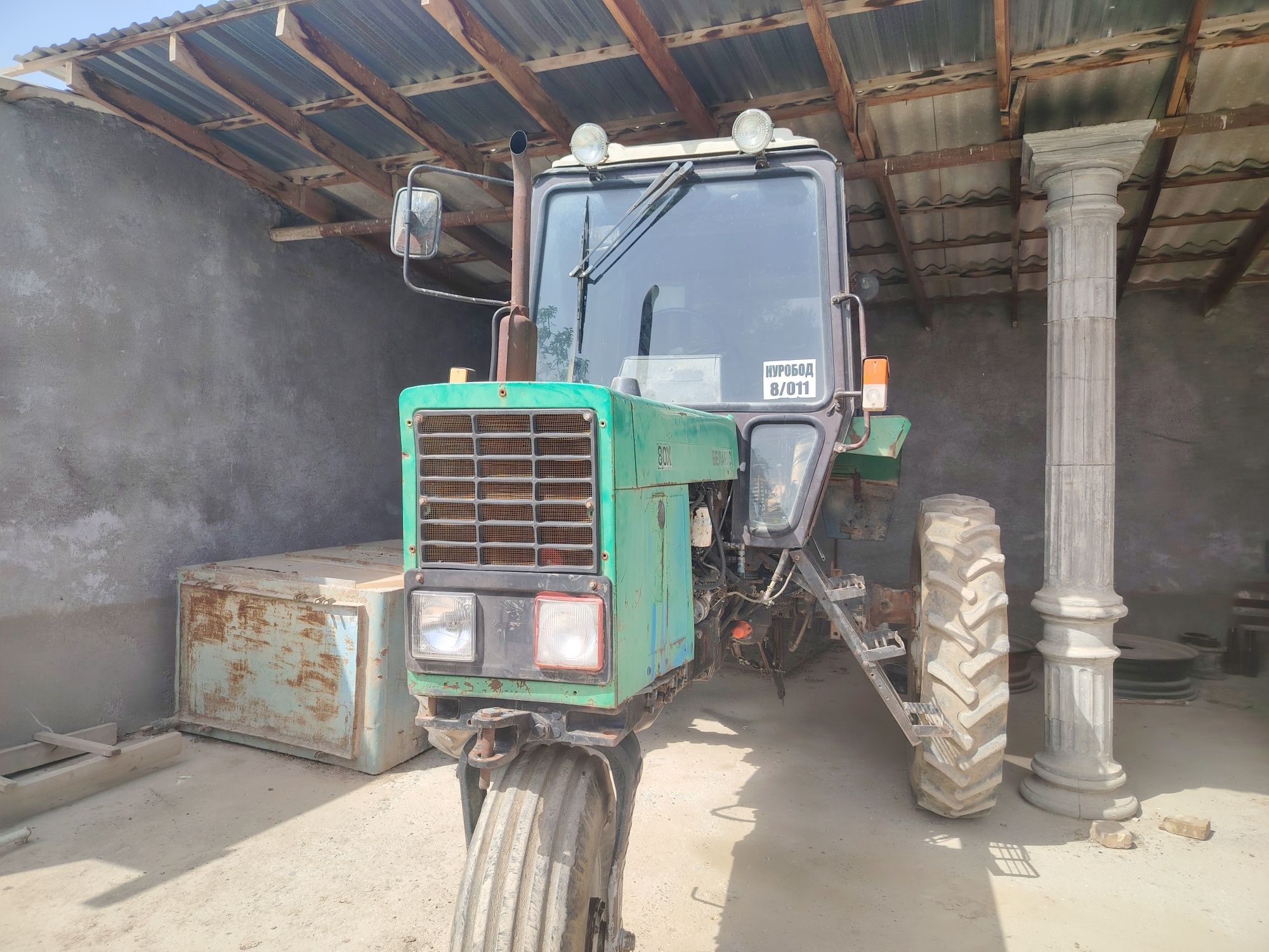 Traktor belarus 80x