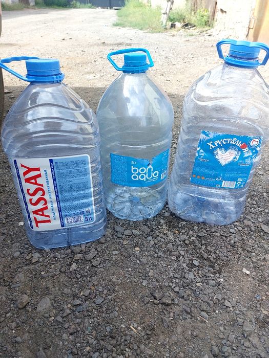 Продам бутылки 5л.,6,3