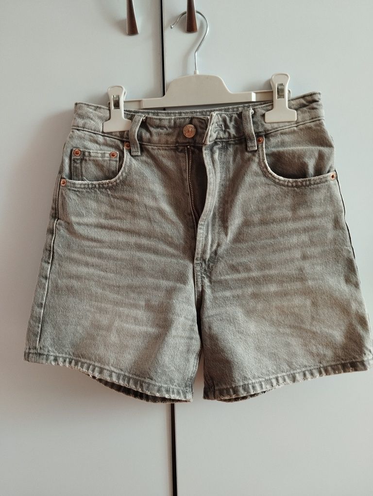 Супер запазени ZARA къси панталони