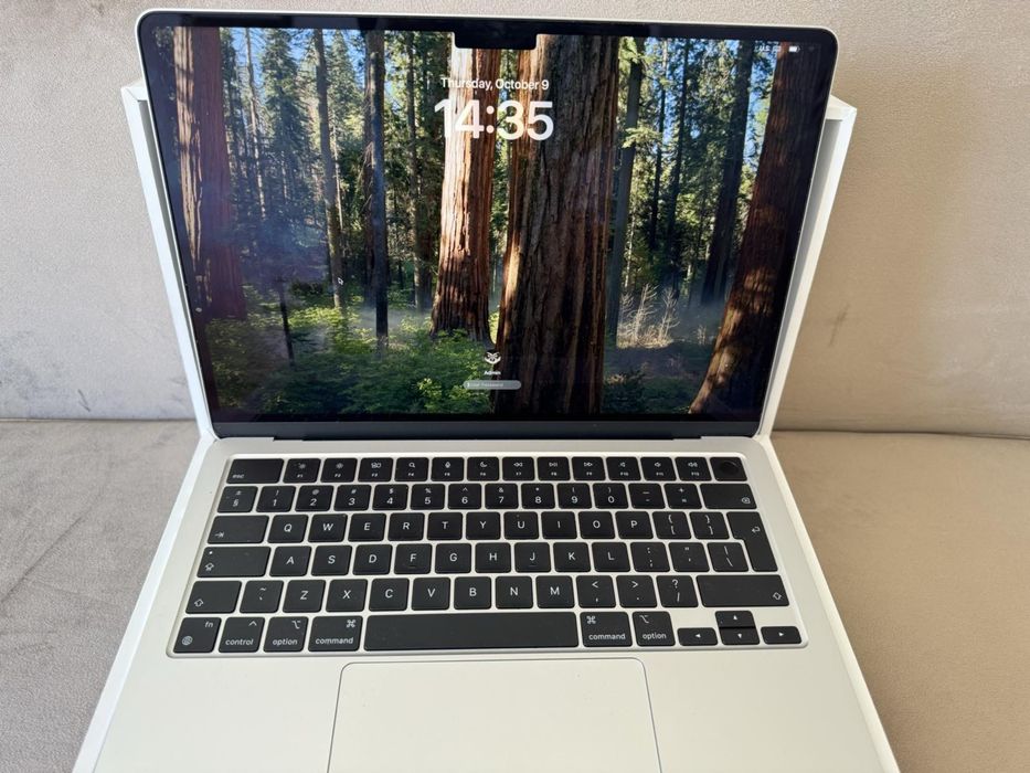 MacBook Air 13.6