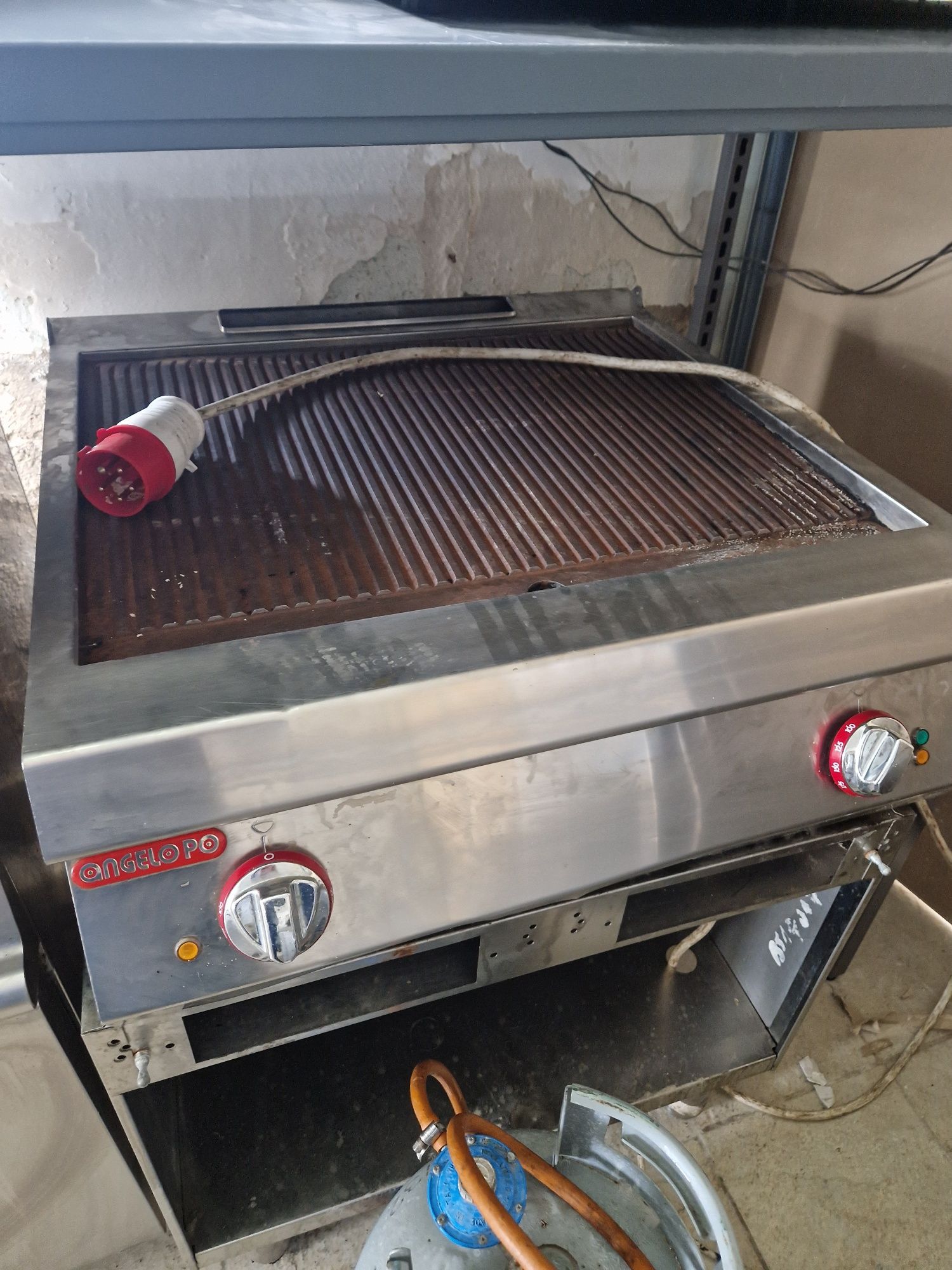 Grill  cu banc pe gaz sau la 380v, neted și striat
