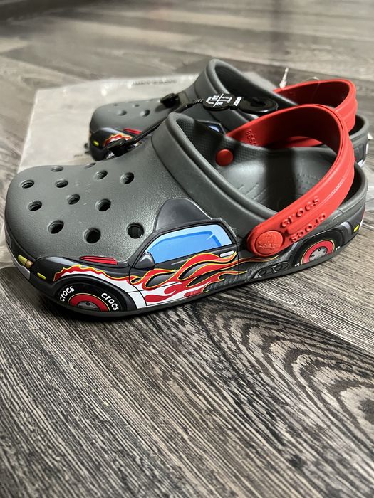 Продам детские crocs, новые
