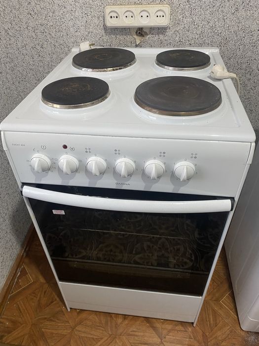 Продаю электрическую плиту в абсалютно в отличном состояние