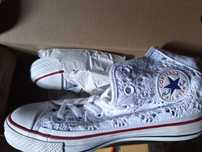 Teniși converse noi in cutie