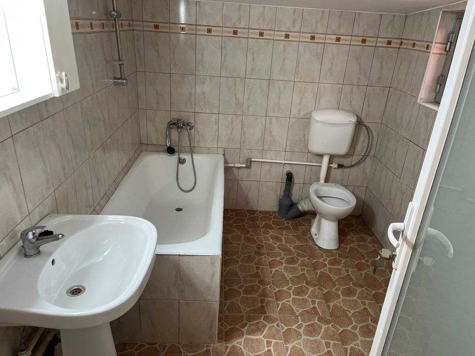 RACARI - Ghergani - casa + teren arabil de vanzare