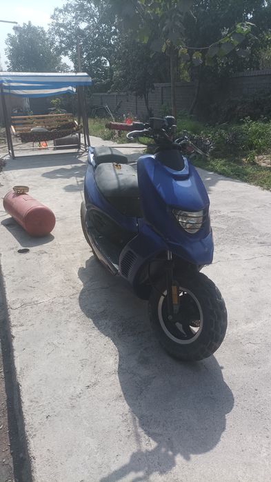 Скутор сотилади расмдаги холатда