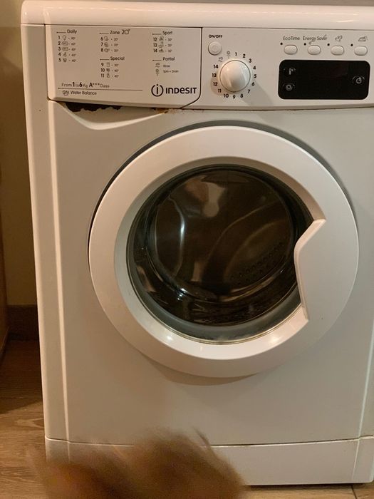 Vând mașina de spălat indesit