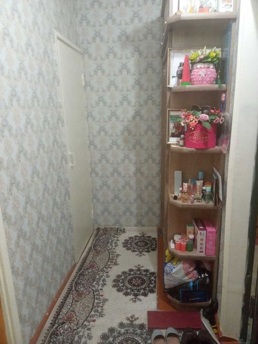 Bir xonali kvartira 2 xona qilingan, 4 etajli uyning 4- etaji