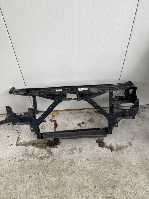 Челарка и механизъм за заключване на капак