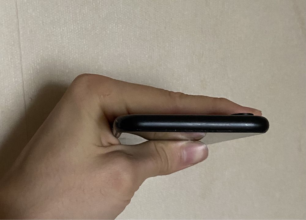 iPhone XR      .