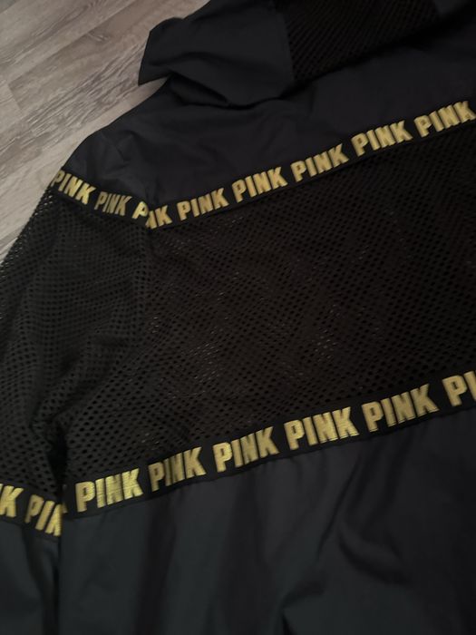Яке на марката PINK