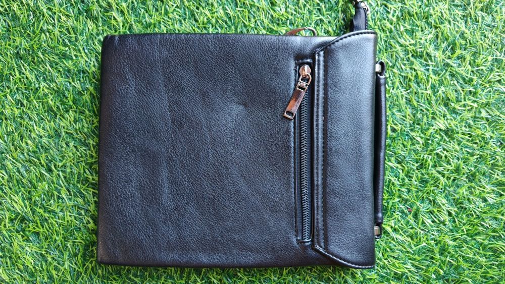 Эркаклар йелка осма сумкаси сотилади!