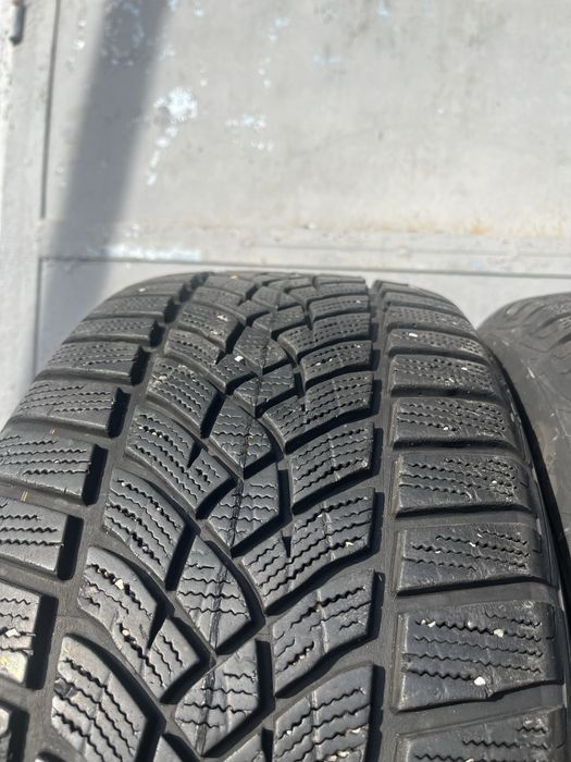 2 бр. зимни гуми 235/50/17 GoodYear 7 mm DOT 0219