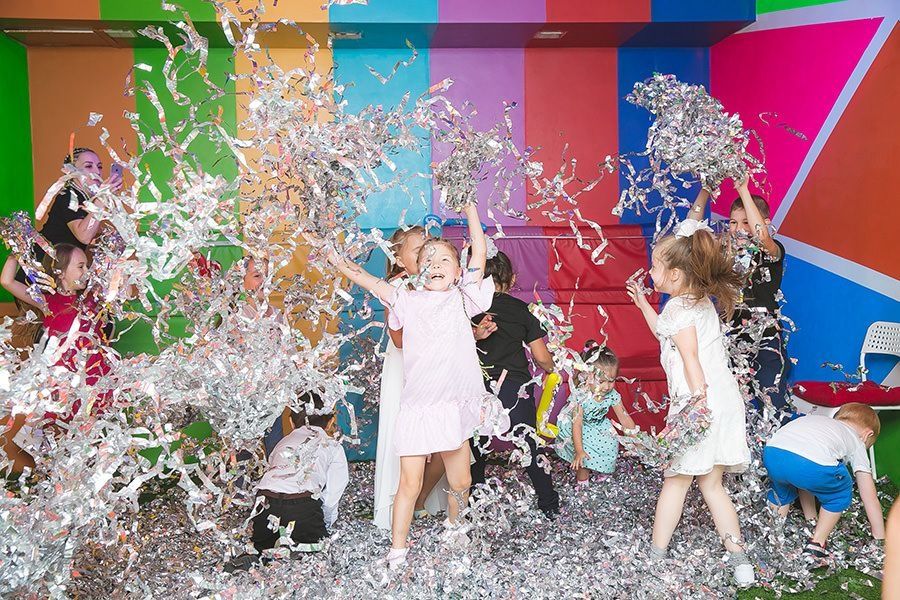 Продам  фольгированную бумагу для Сильвер шоу на детских праздниках.